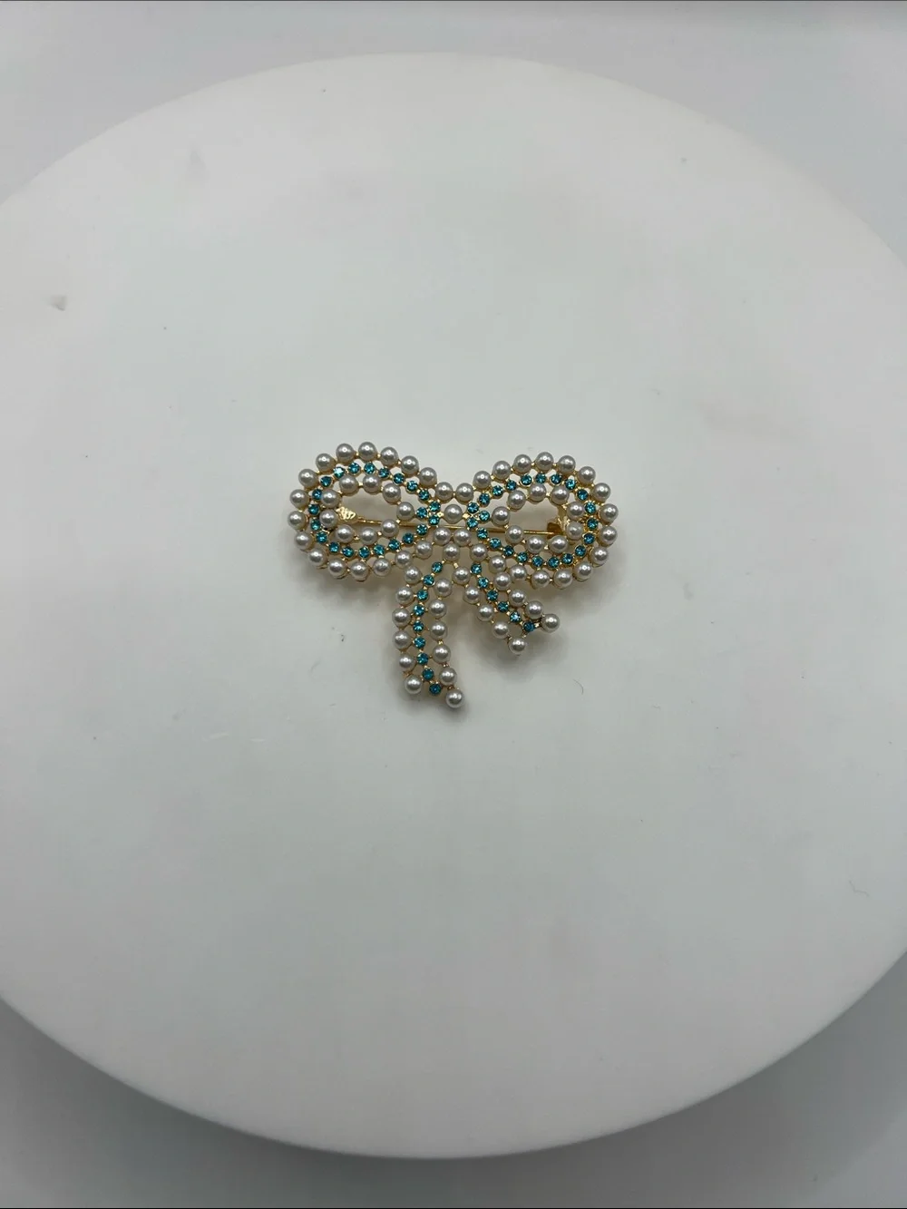 618. Pearl and Teal Bow Brooch